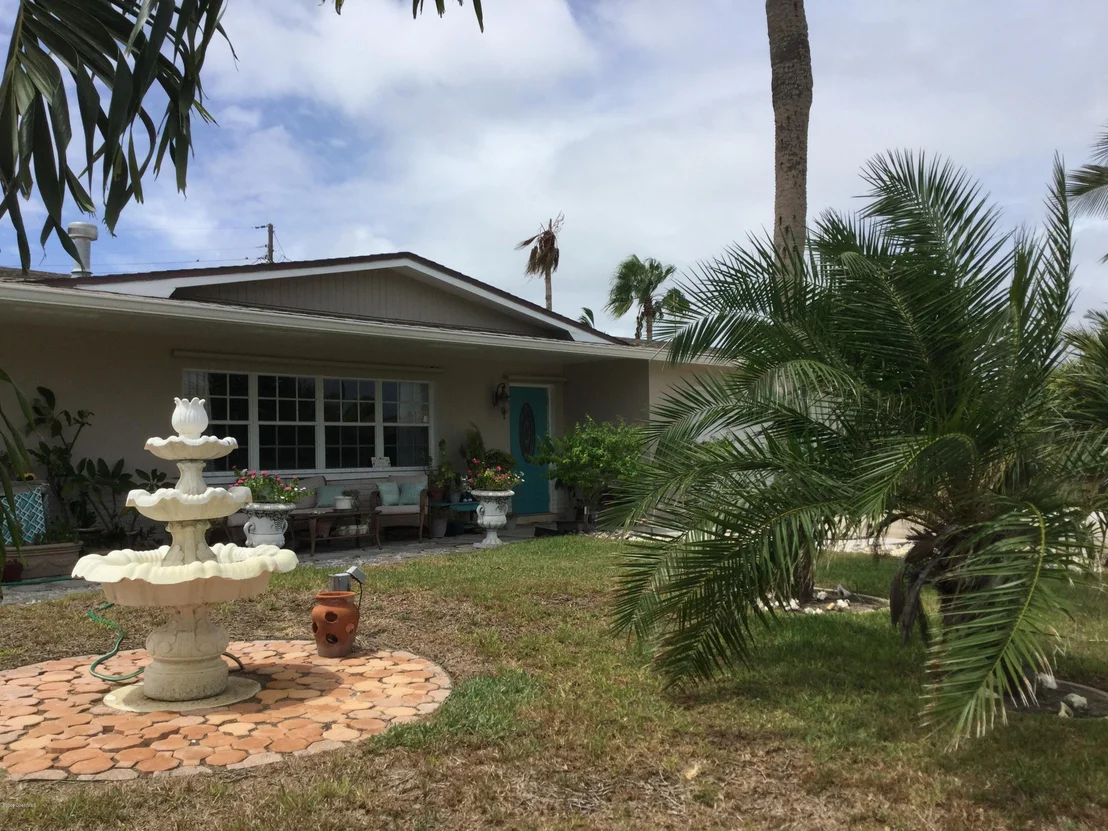 Photo of 610 N Robert Way