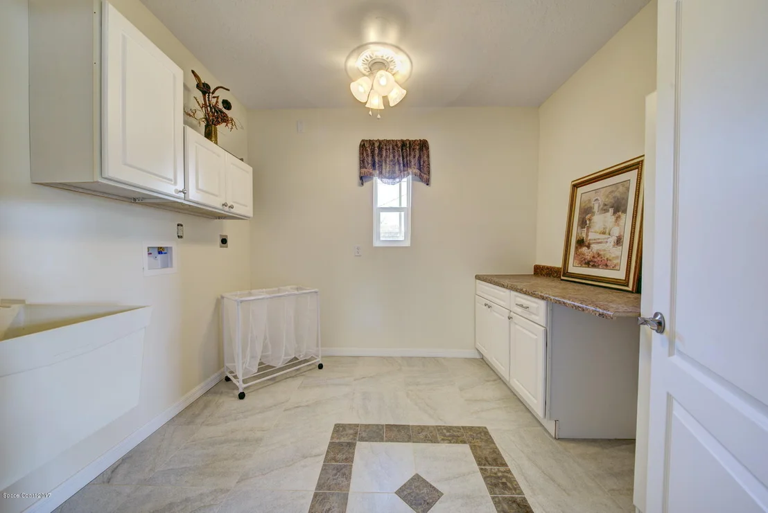 Photo of 1005 Daytona Drive NE