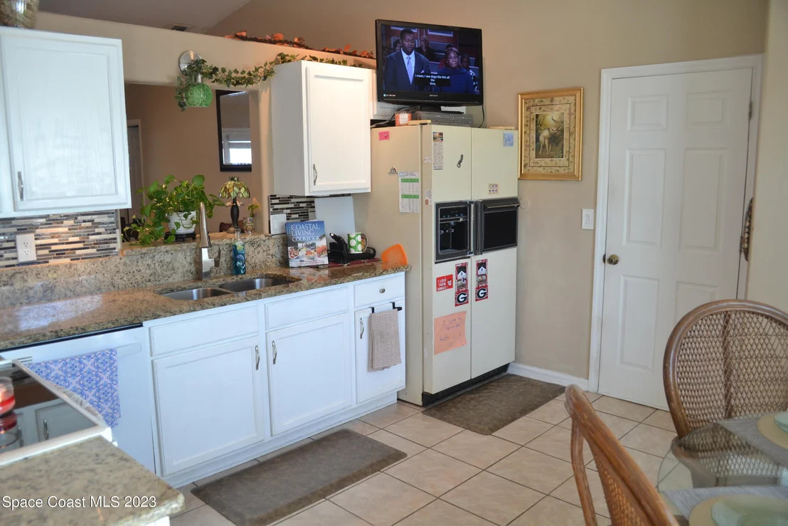 Photo of 834 Honeysuckle Drive