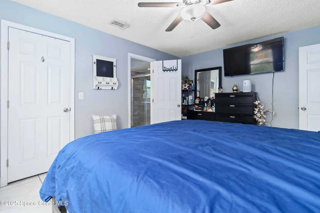 Photo of 6581 Bancroft Avenue