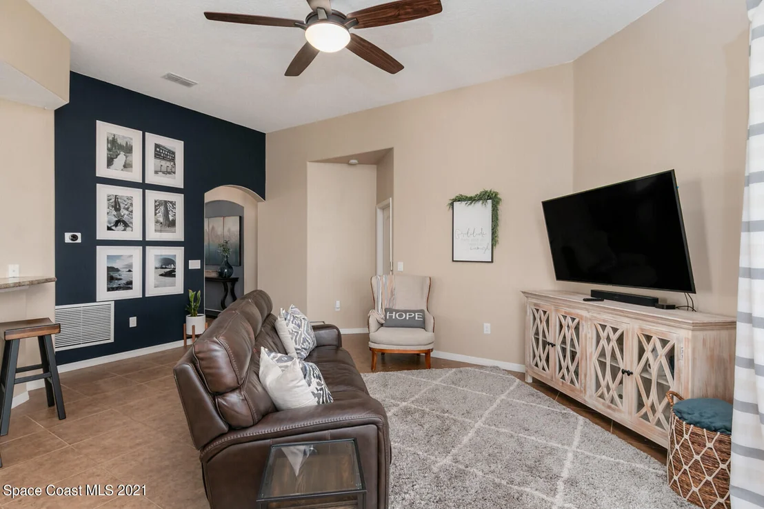 Photo of 2041 Bridgeport Circle