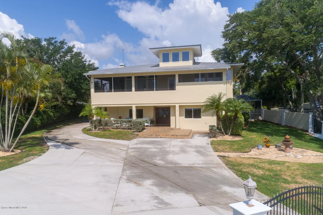 Photo of 865 N Indian River Drive N