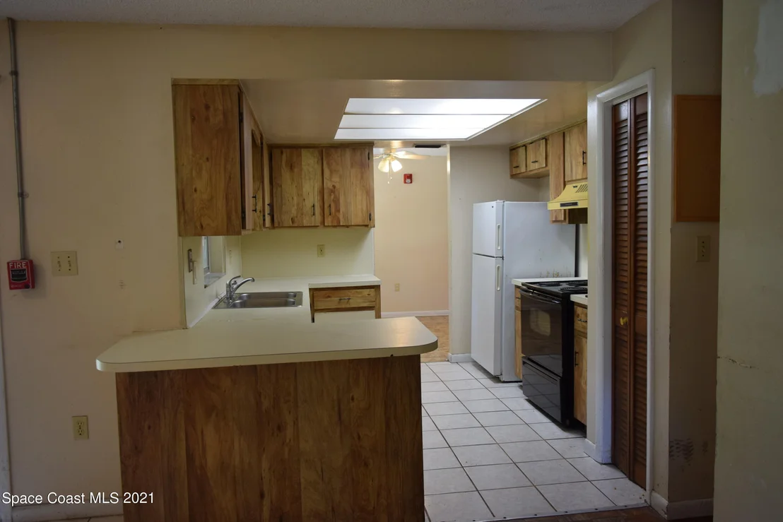 Photo of 881 Cayuga Avenue NE