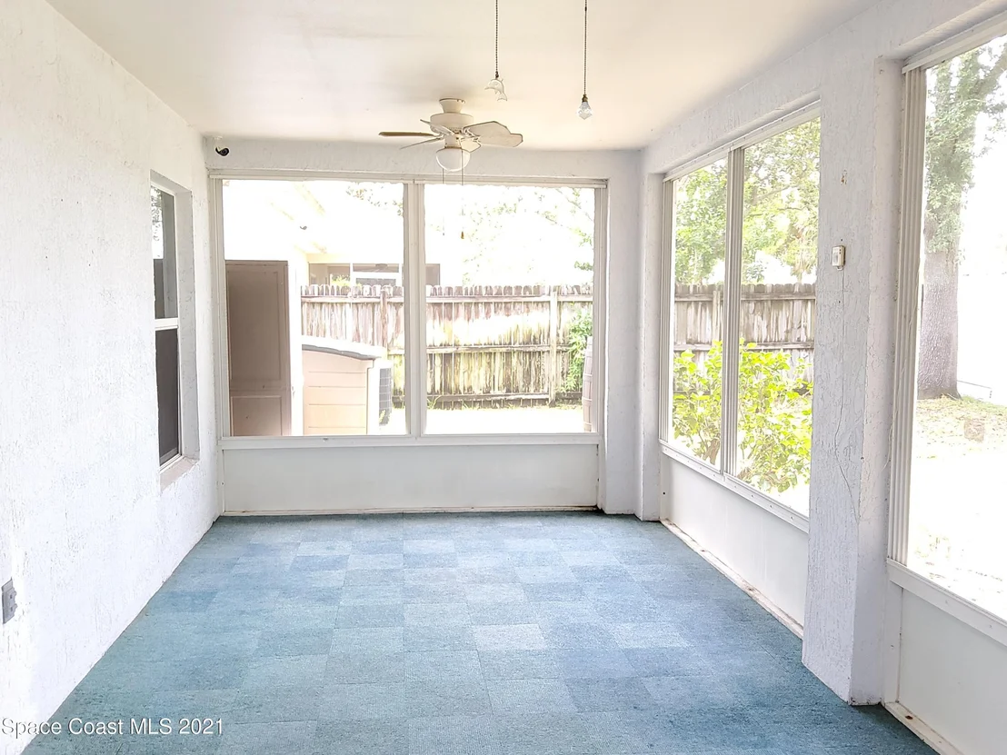 Photo of 1283 White Oak Circle