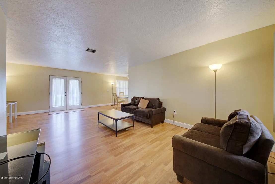 Photo of 1043 Green Road