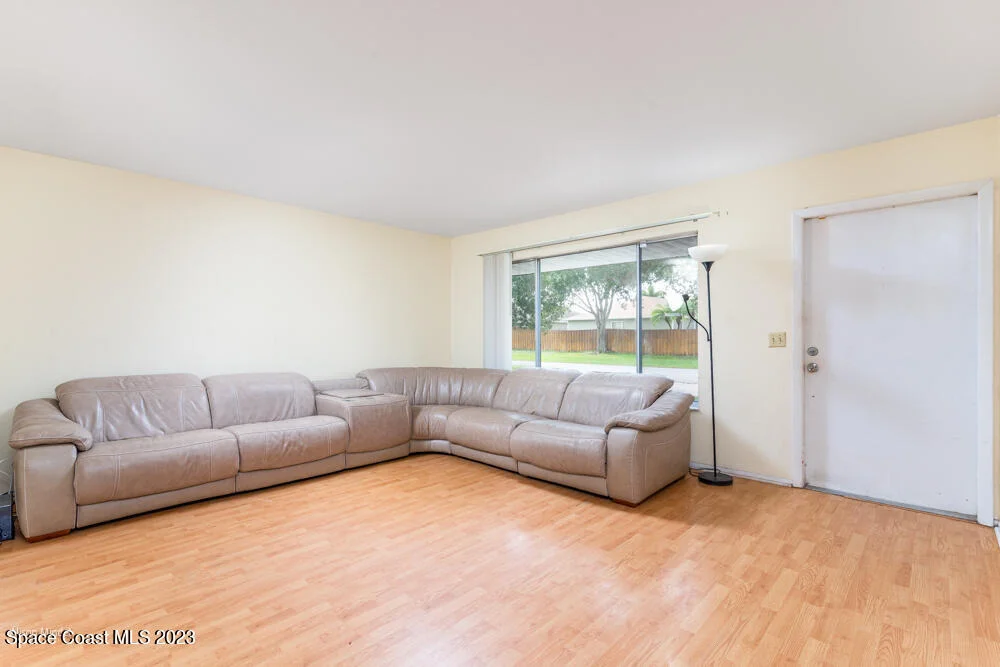 Photo of 721 Arundo Avenue NE