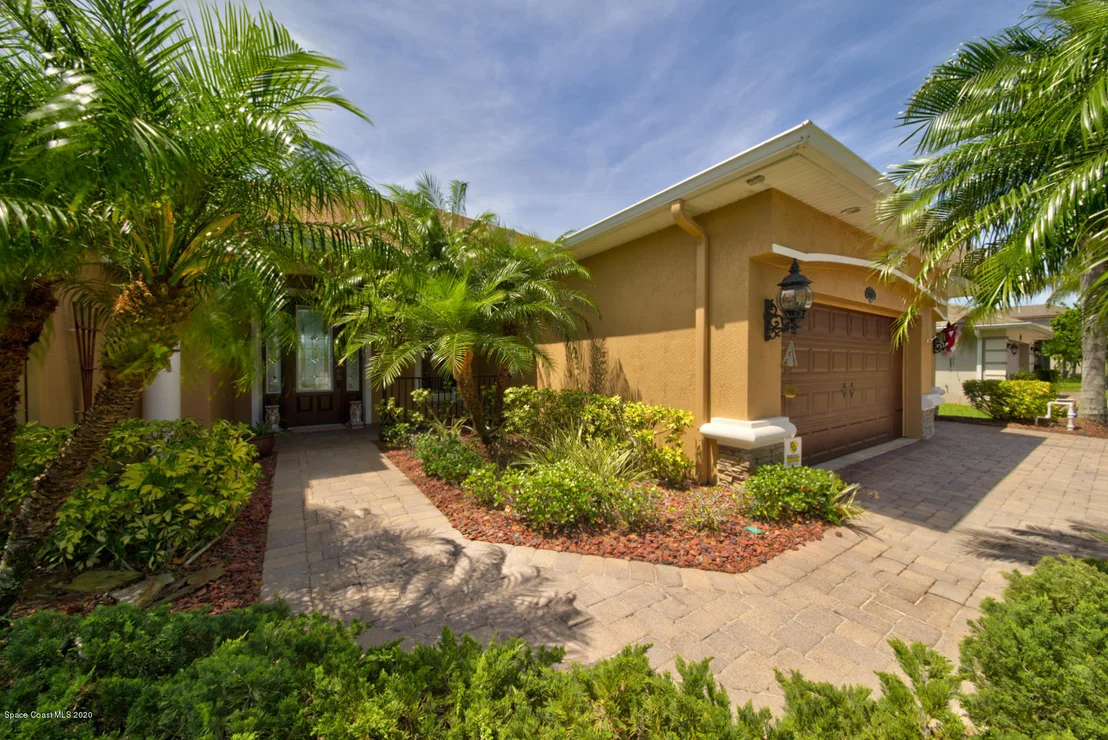 Photo of 2084 Botanica Circle