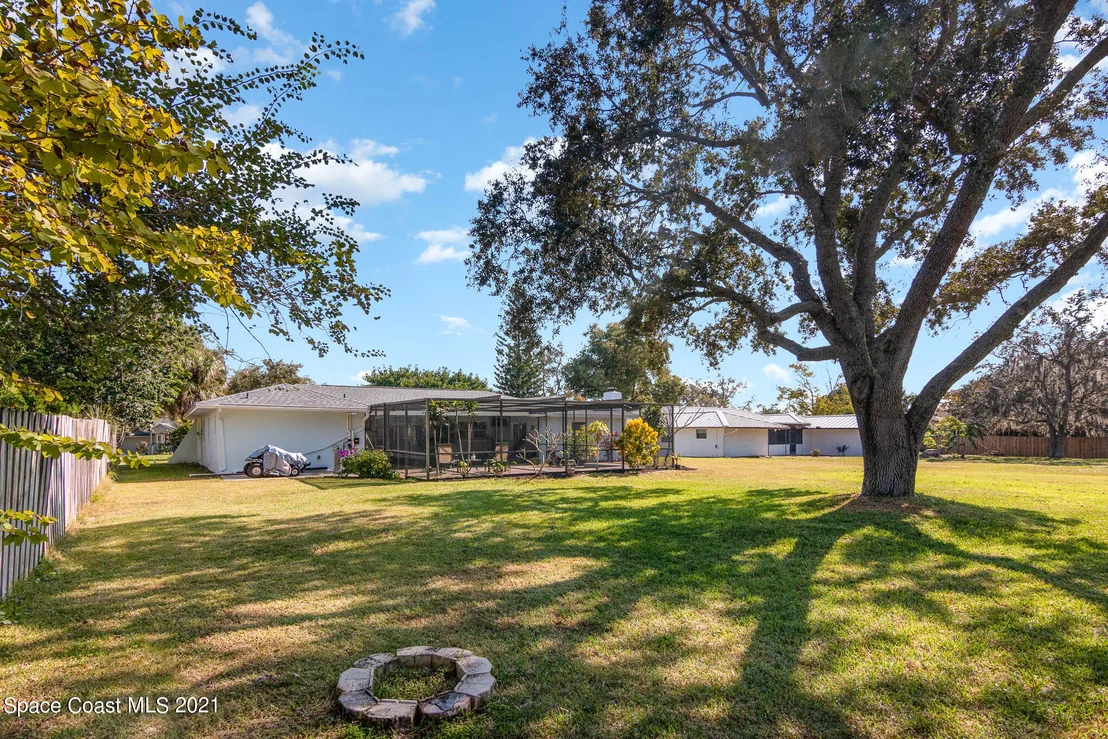 Photo of 1002 Mandarin Drive NE