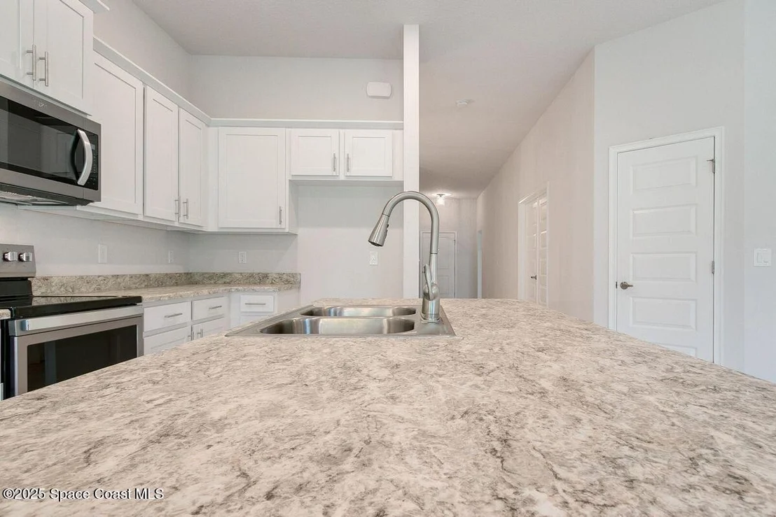 Photo of 945 NW Kylar Drive NW