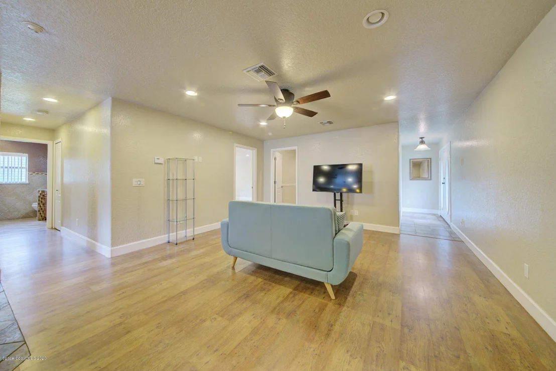 Photo of 1043 Green Road