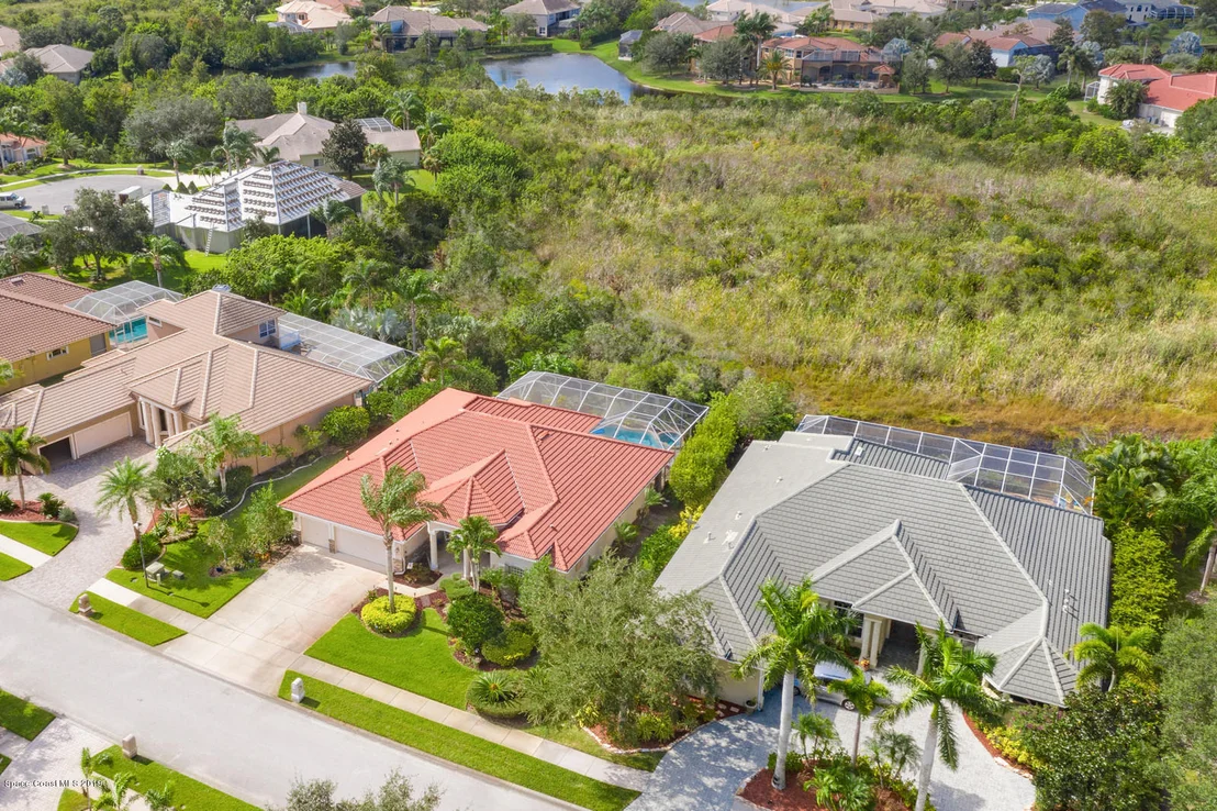 Photo of 824 Chatsworth Drive