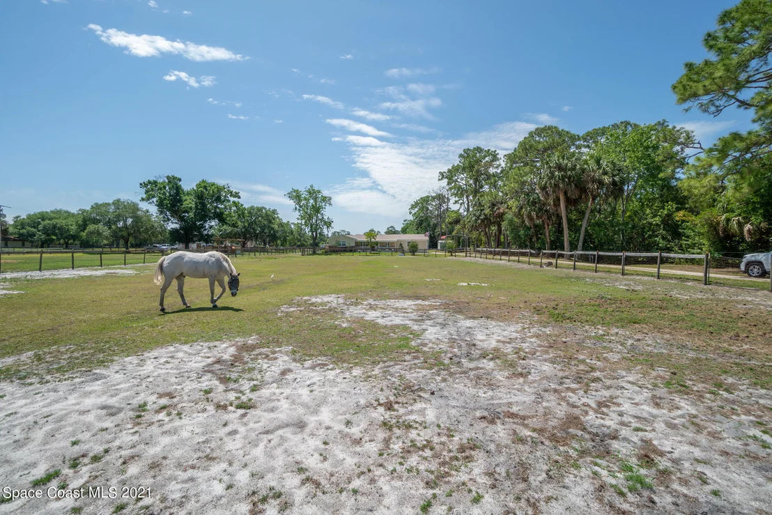 Photo of 3635 Hield Road