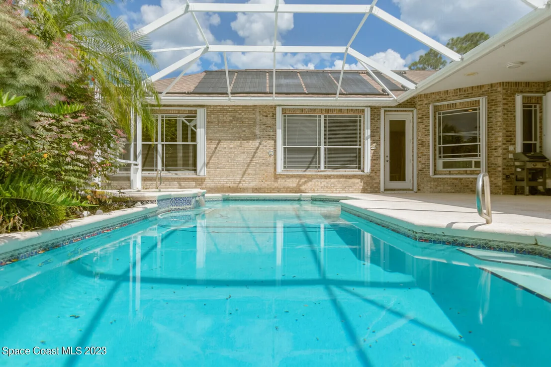 Photo of 2880 Grant Road
