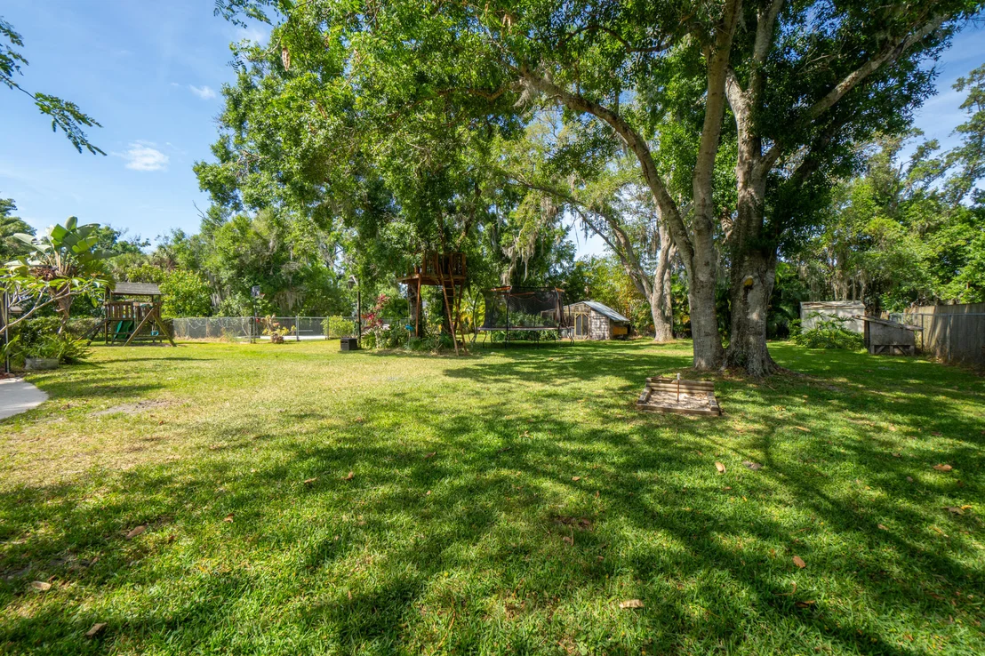Photo of 810 Knecht Road NE