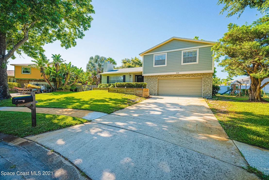 Photo of 818 Hanover Court