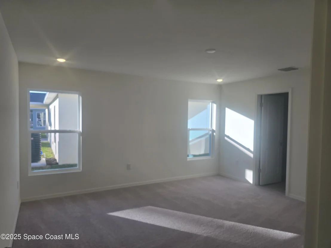 Photo of 971 SW Richmond Circle SW