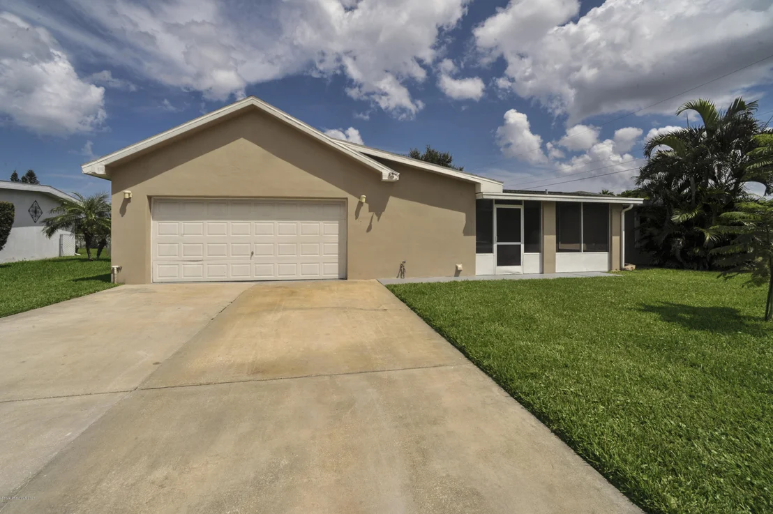 Photo of 797 James Circle NE