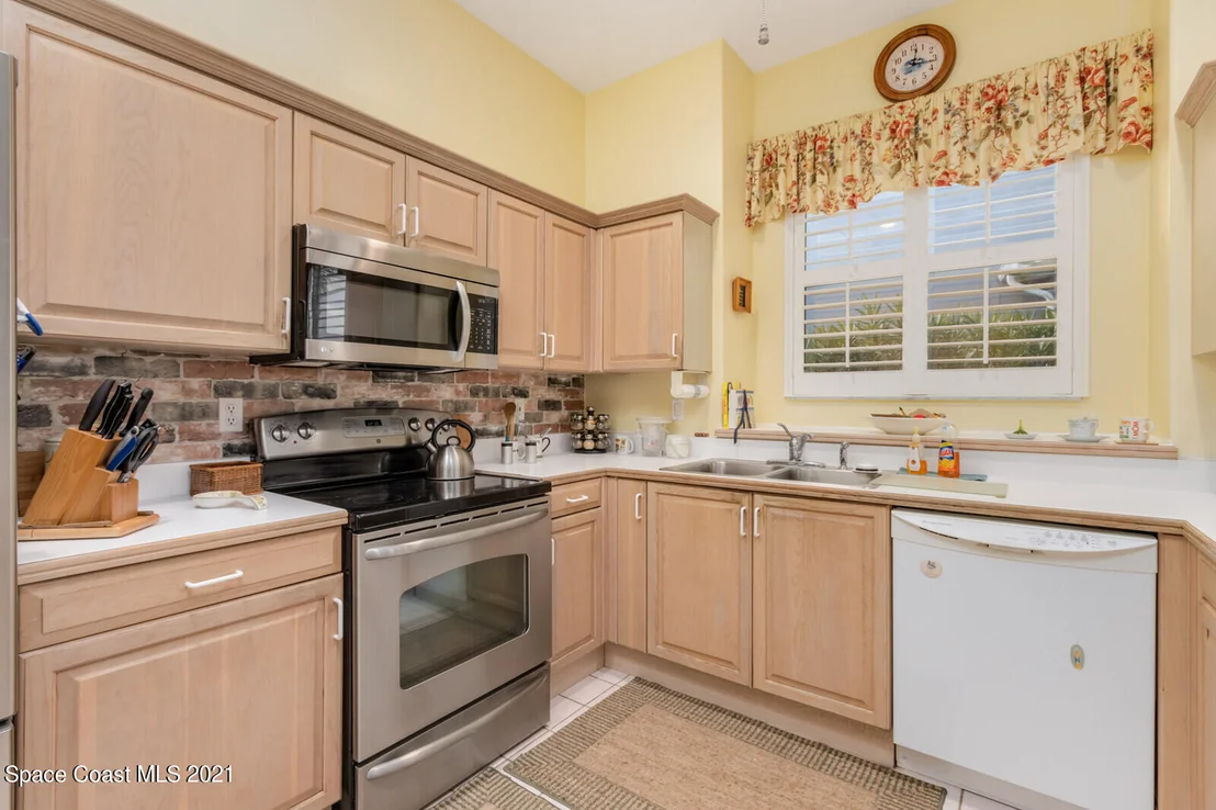Photo of 952 Somerset Lane