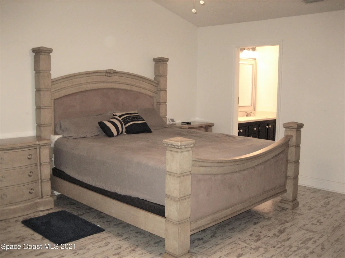 Photo of 863 Ridge Lake Drive