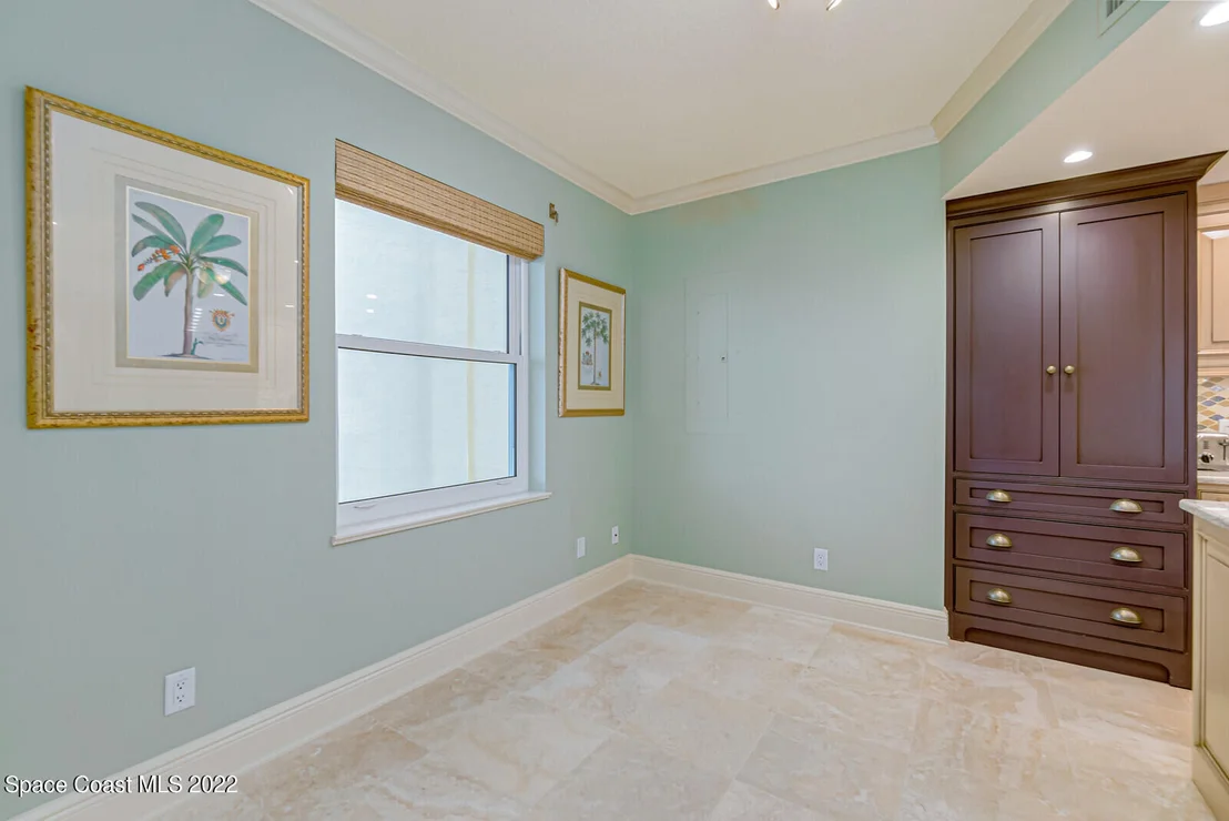 Photo of Unit 606 at 100 Riverside Drive
