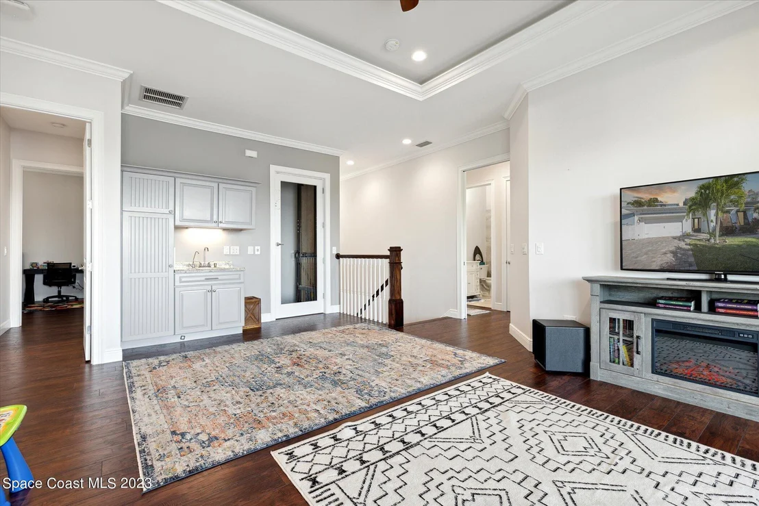 Photo of 3835 Riverside Drive
