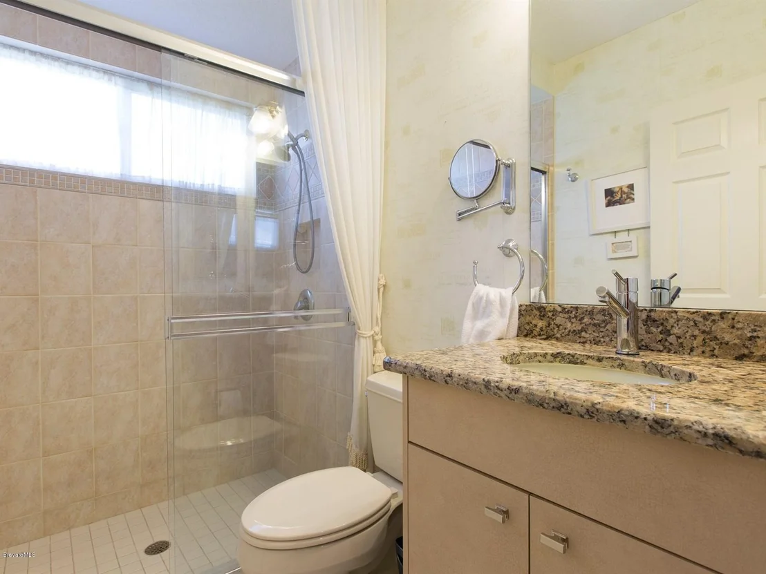 Photo of 965 Chatsworth Drive
