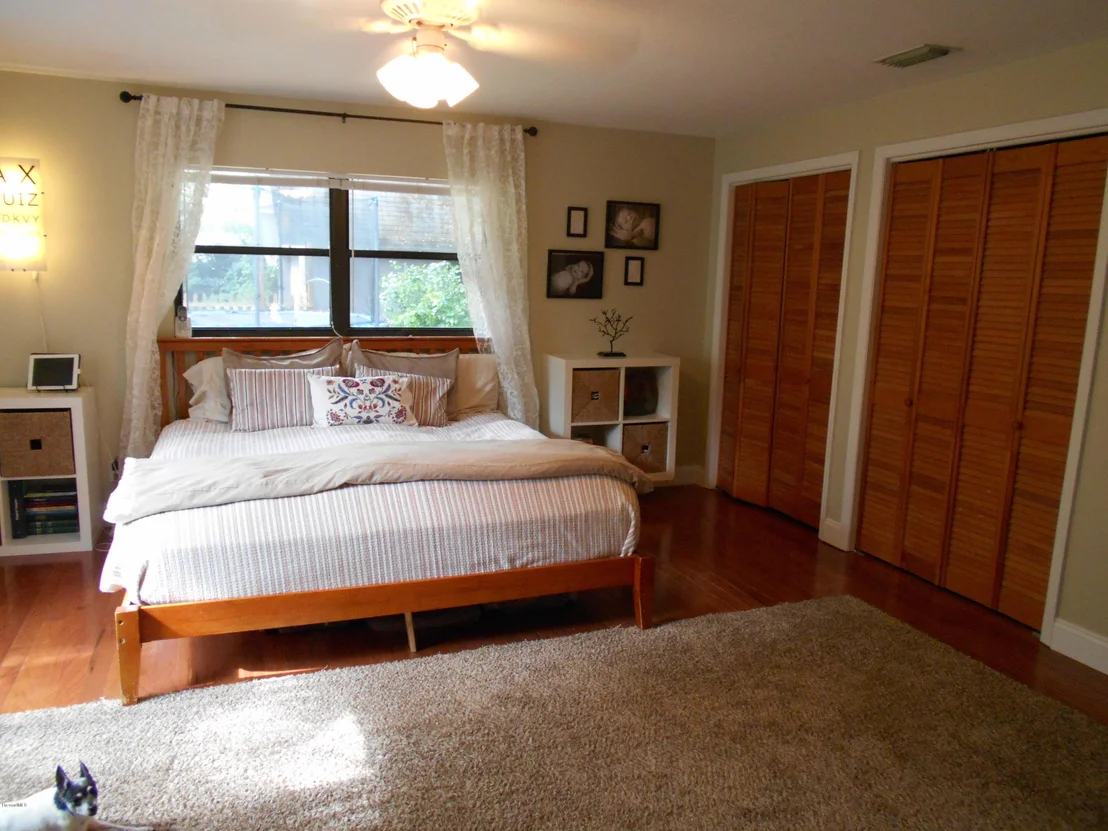 Photo of 8465 Henry Avenue