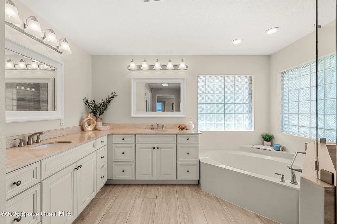 Photo of 327 Island Drive