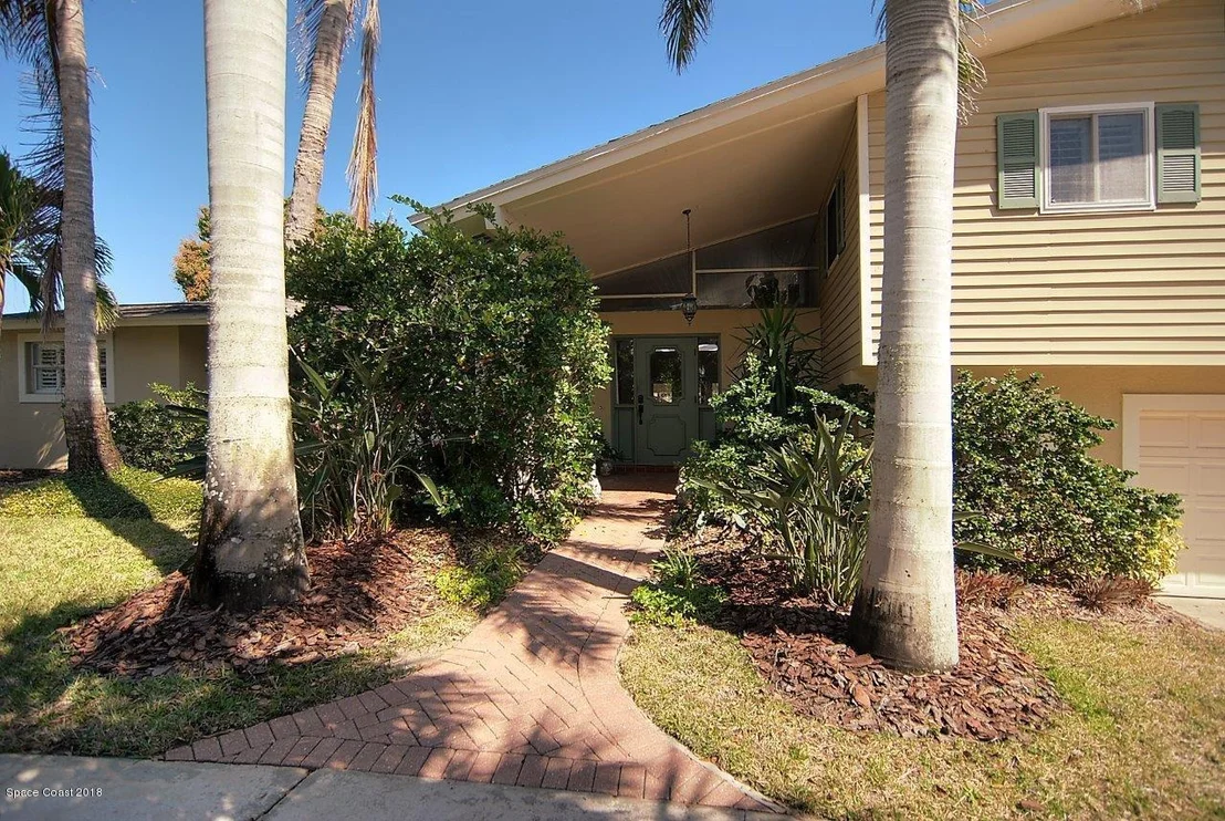 Photo of 405 Riverside Drive