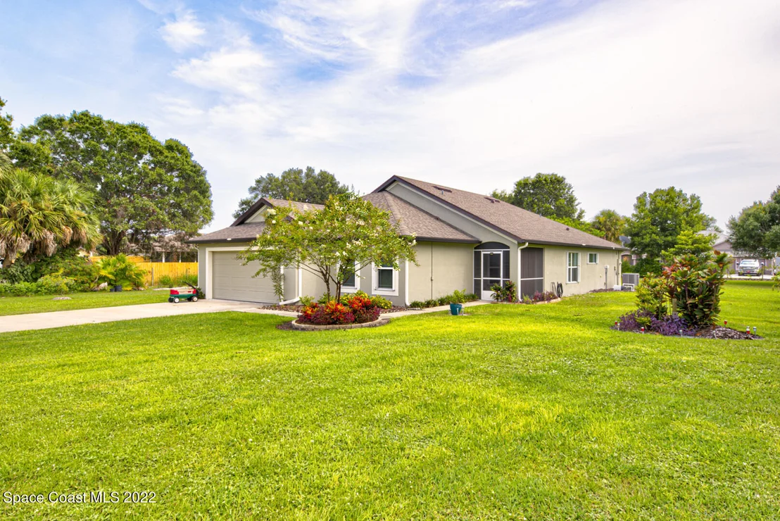 Photo of 3945 Post Road