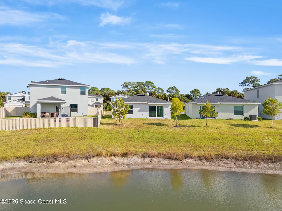 Photo of 1668 Colebrook Circle SW
