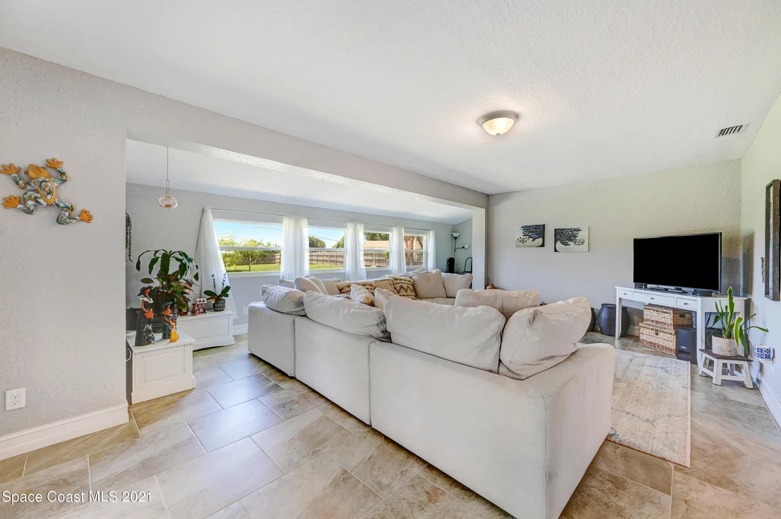 Photo of 827 Glenmore Circle
