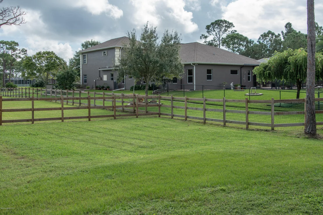 Photo of 6940 Hacienda Drive