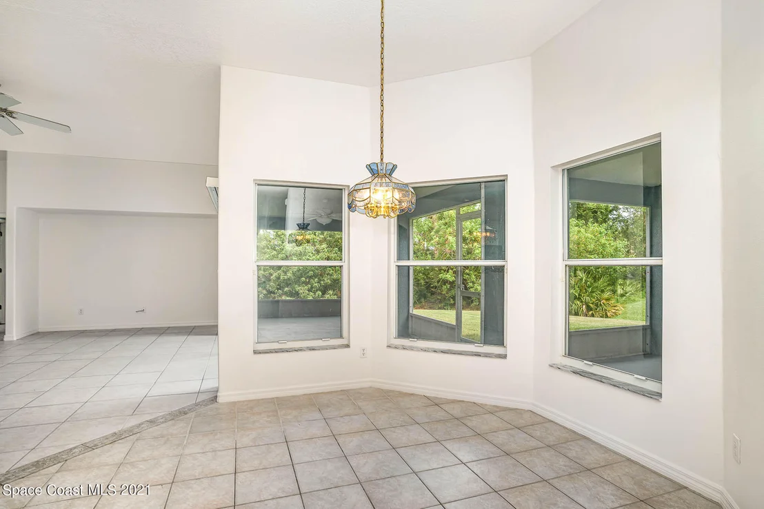 Photo of 4353 Long Lake Road