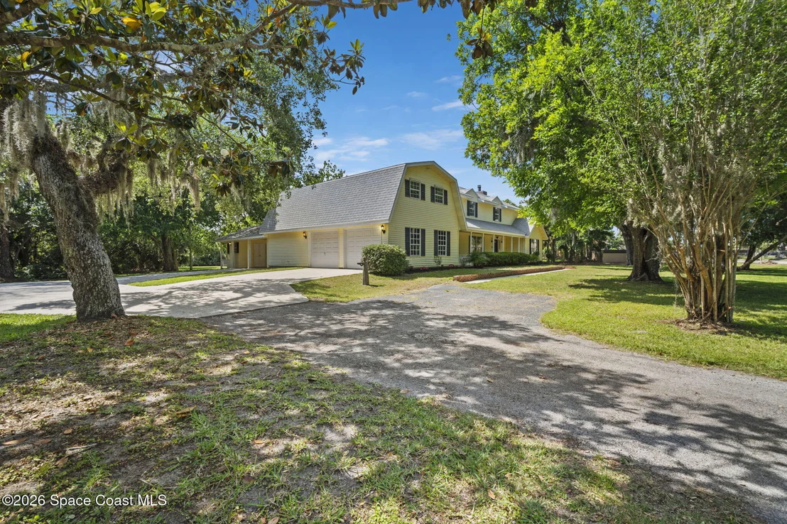 Photo of 945 Bluegrass Lane