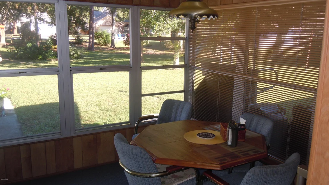 Photo of 910 Kings Post Road