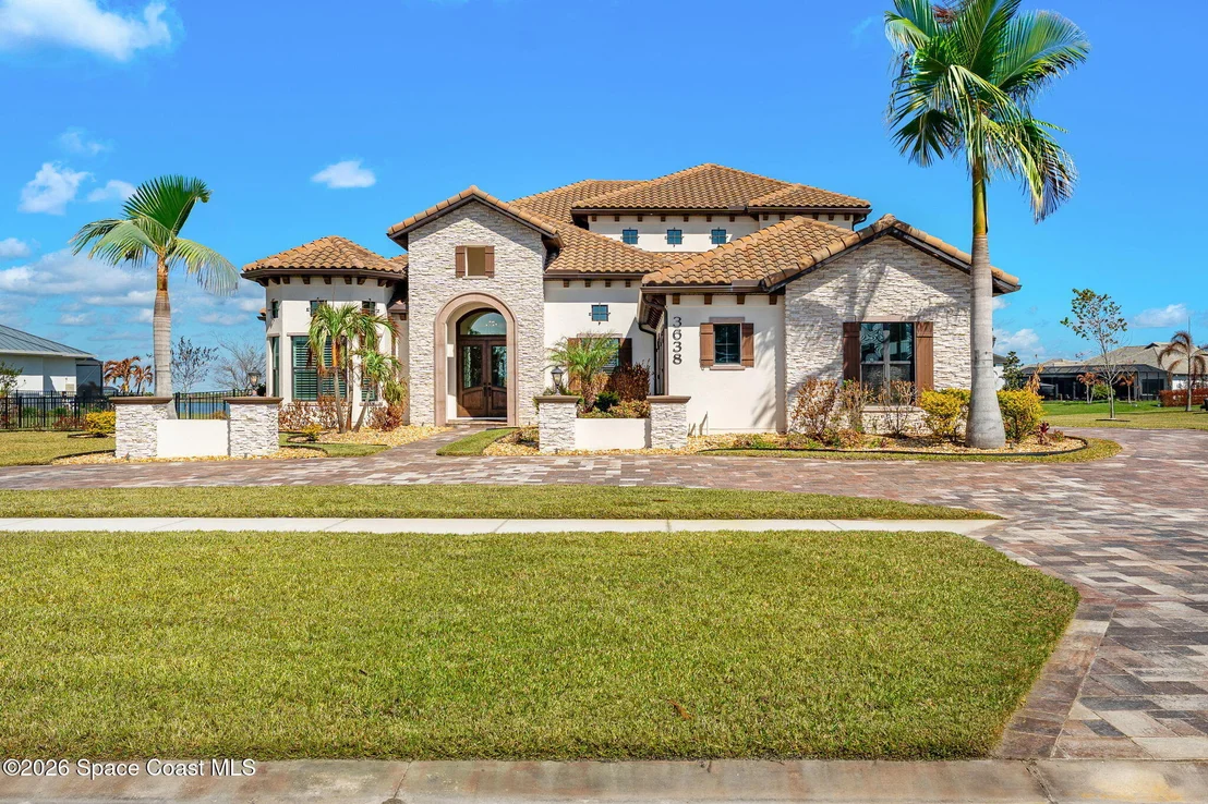 Photo of 3638 Lake Adelaide Place