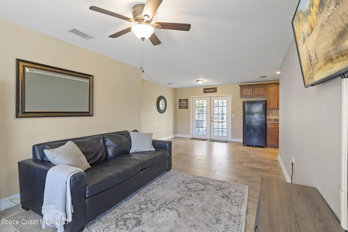 Photo of 2290 Warwick Road