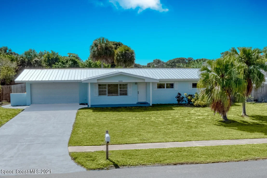 Photo of 1215 Pinetree Drive