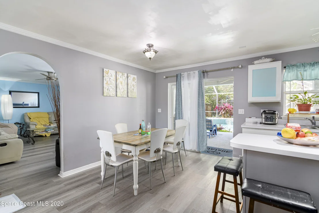 Photo of 1249 White Oak Circle