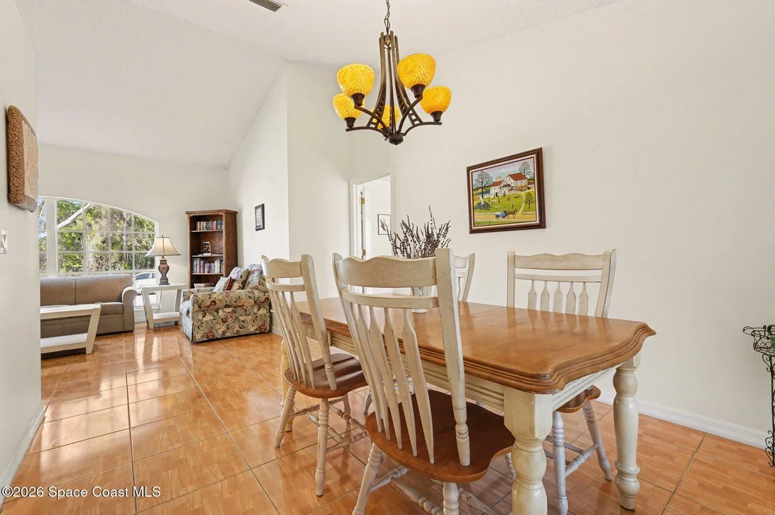 Photo of 938 Commerce Road SE