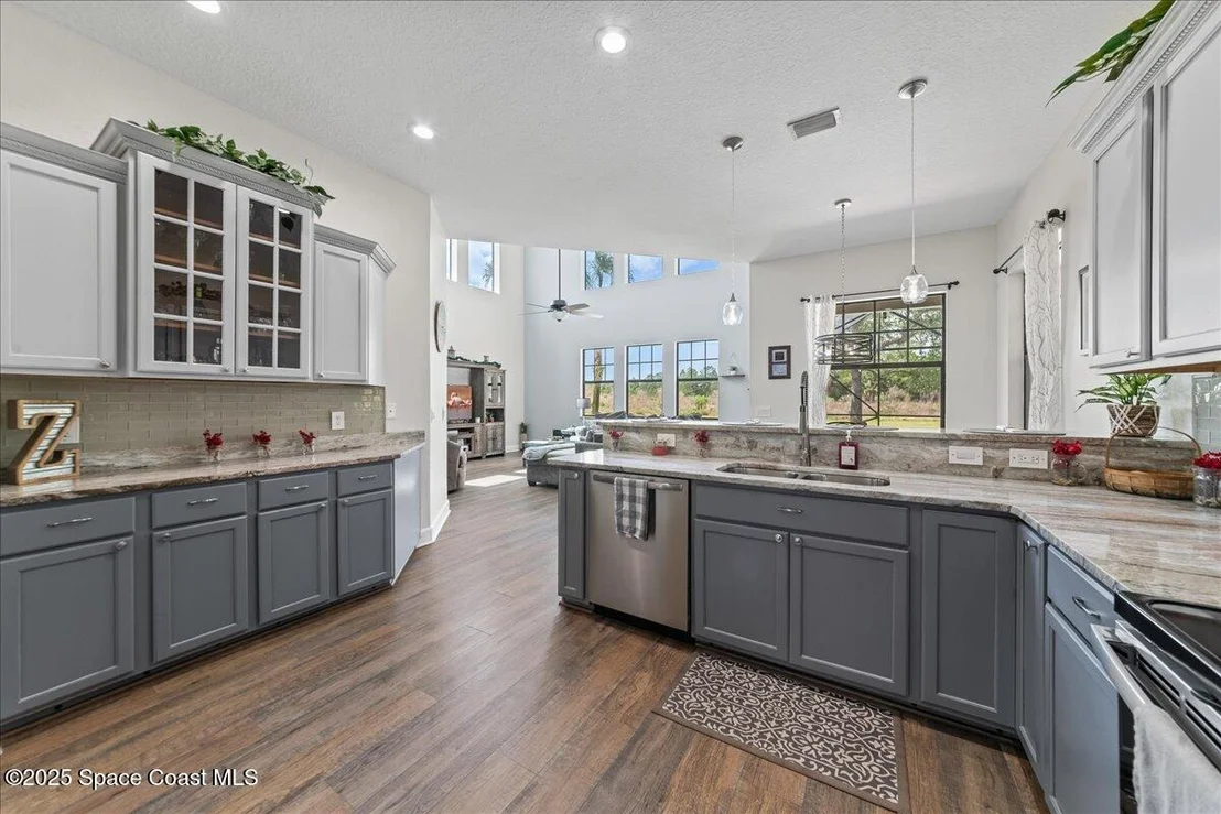 Photo of 2100 Windbrook Drive SE