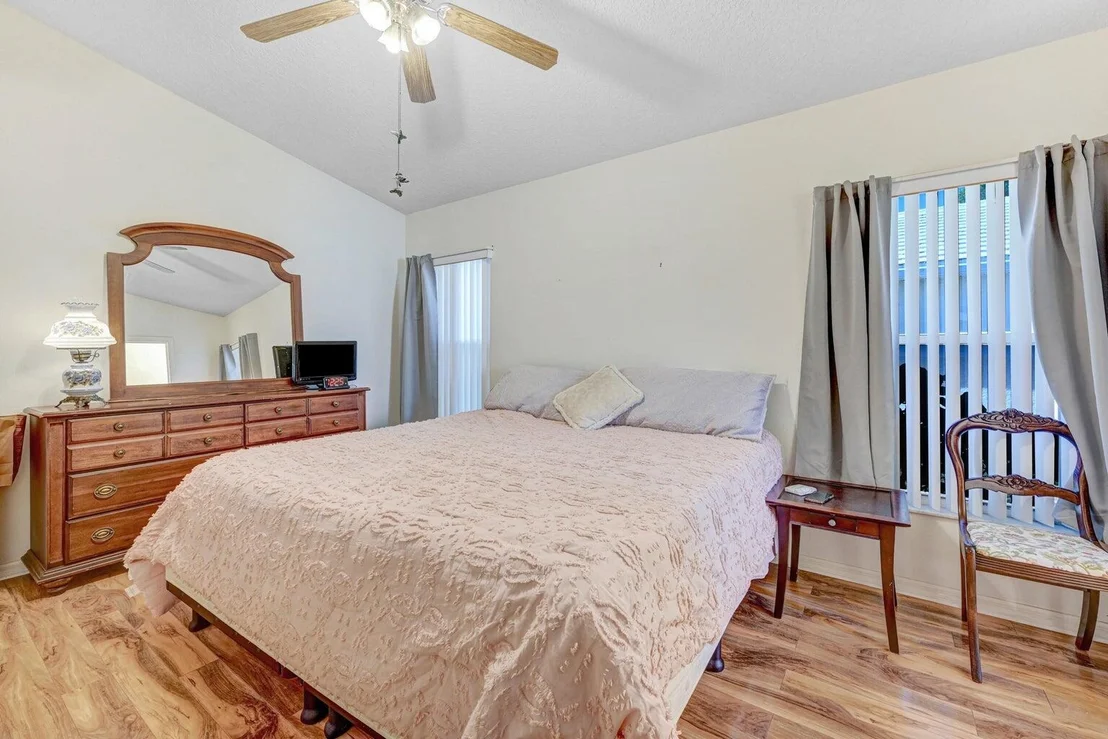 Photo of 1180 Goldenrod Circle NE
