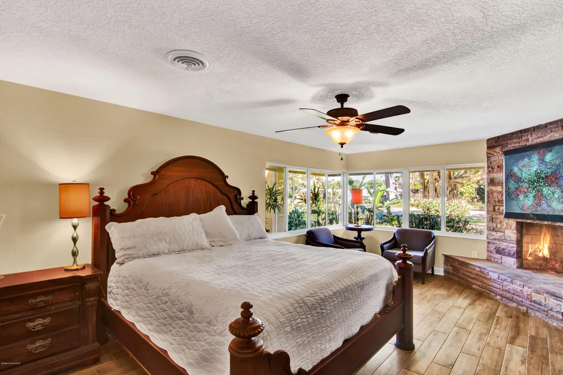 Photo of 413 Sunset Boulevard