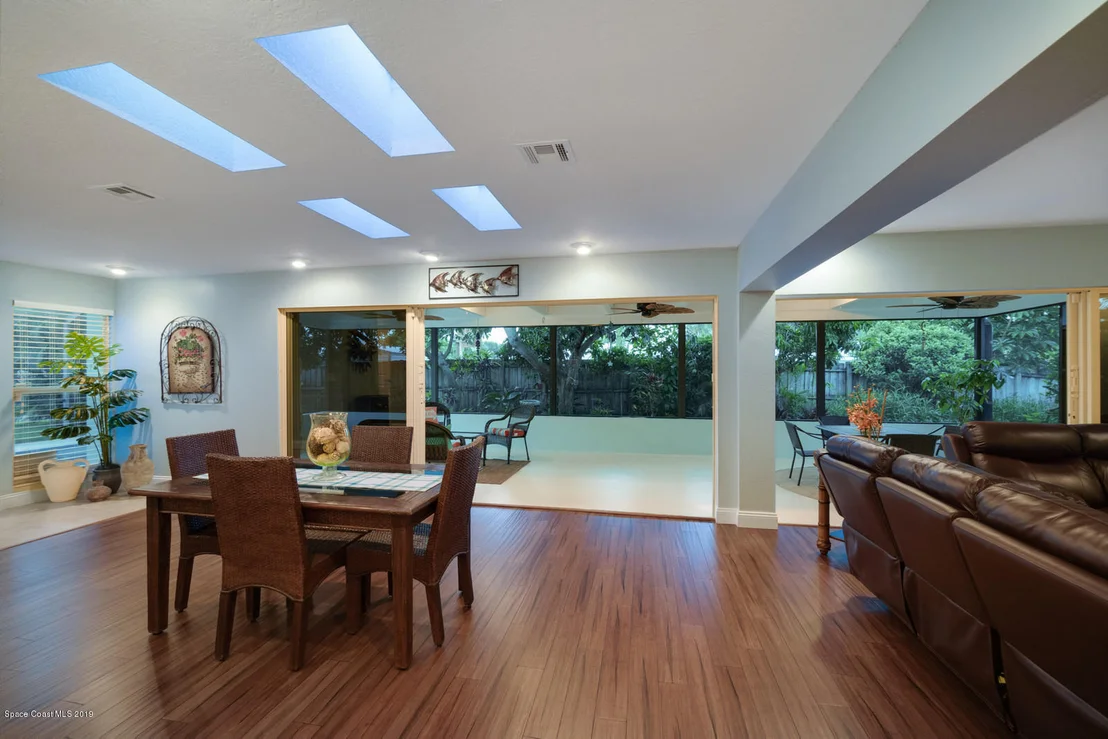 Photo of 484 Oak Ridge Drive