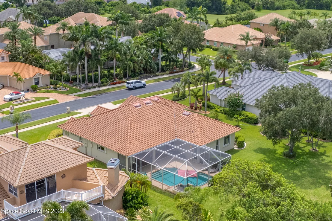 Photo of 844 Chatsworth Drive