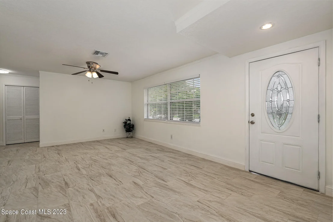 Photo of 581 Oxford Avenue