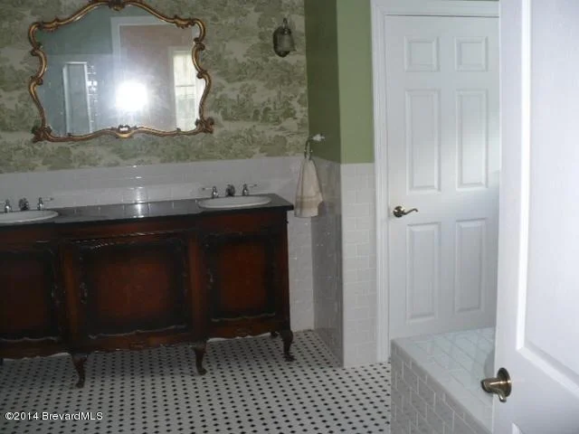 Photo of 4383 Long Lake Road