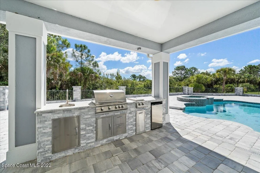 Photo of 5660 Willoughby Drive