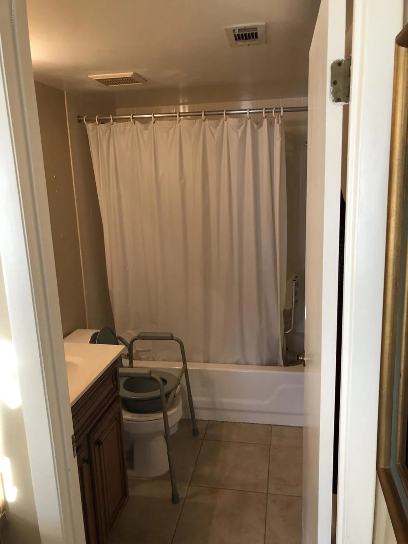 Photo of Unit 202 at 3213 Murrell Road